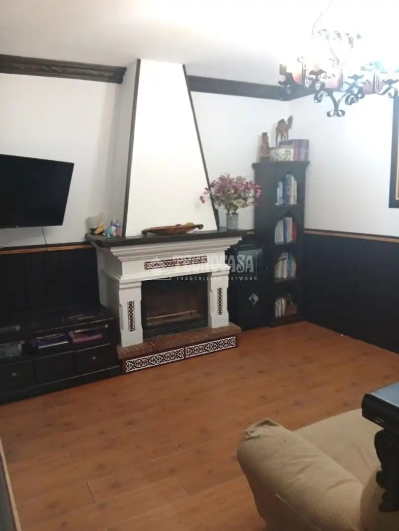 Sala de estar de Casa adosada en venta en Coria del Río