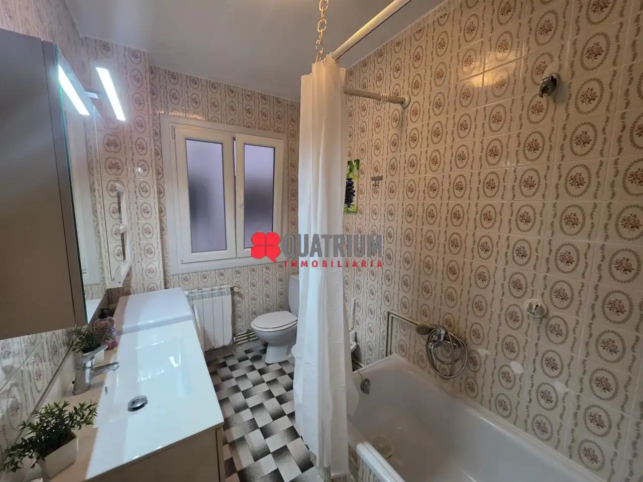 Flat for rent in Avenida de Rosalía de Castro, Ensanche - Sar