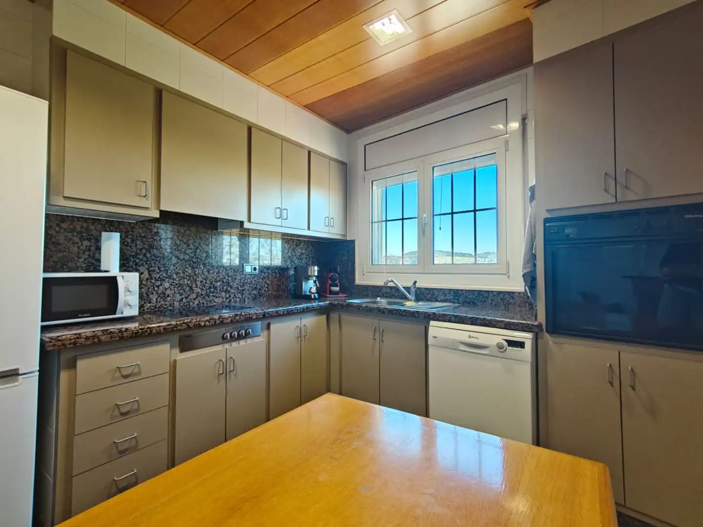 Kitchen of Detached homes for sale in Vilobí d'Onyar  with Air Conditioner, Heating and Terrace