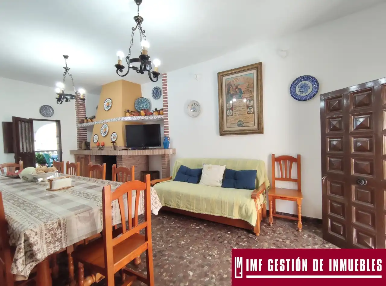 Finca rústica en venta en Canillas de Aceituno con Jardín privado, Terraza y Amueblado