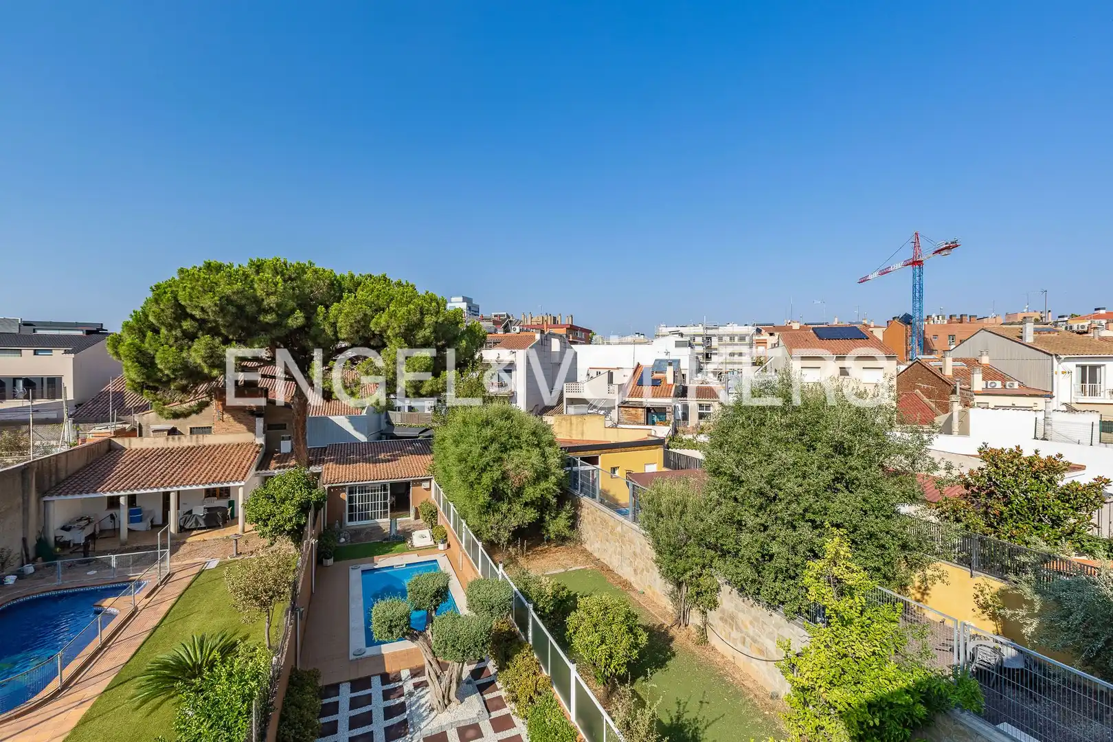 Vista exterior de Casa adosada en venda en Sabadell amb Aire condicionat, Calefacció i Jardí privat