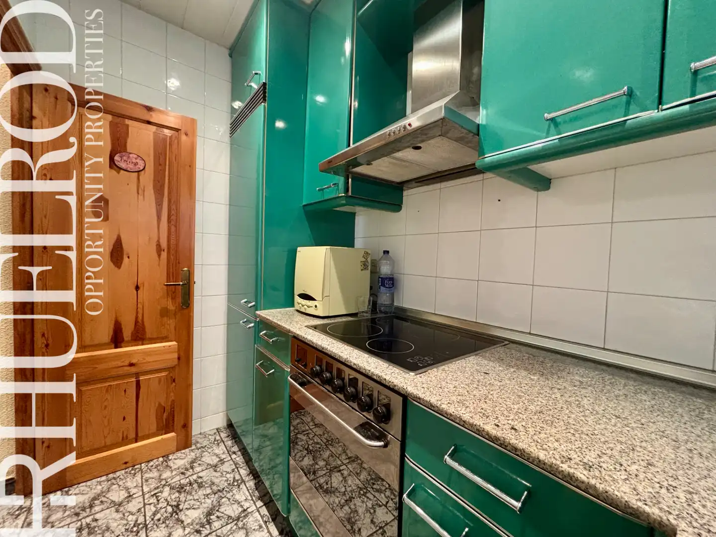 Cuina de Pis en venda en Badalona amb Moblat, Forn i Microones