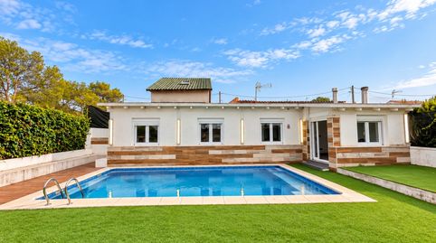 Casa con piscina privada y amplio exterior en Olèrdola