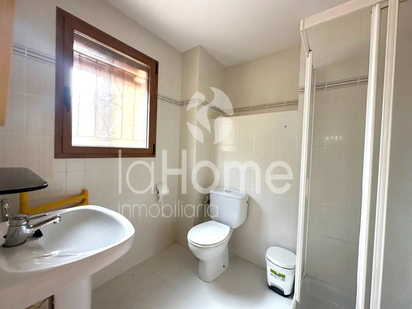 Badezimmer von Haus oder Chalet zum Verkauf in Paterna mit Klimaanlage, Heizung und Privatgarten