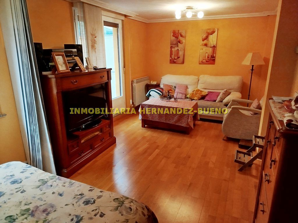 Sala d'estar de Casa adosada en venda en Salamanca Capital amb Aire condicionat, Calefacció i Terrassa