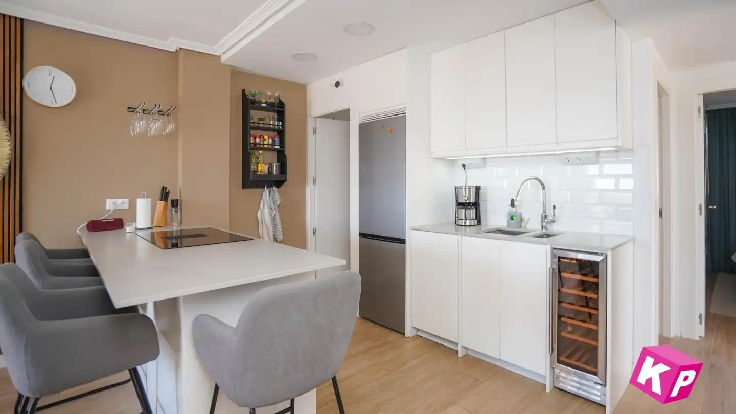 Küche von Wohnung zum Verkauf in Santa Pola mit Klimaanlage, Heizung und Terrasse