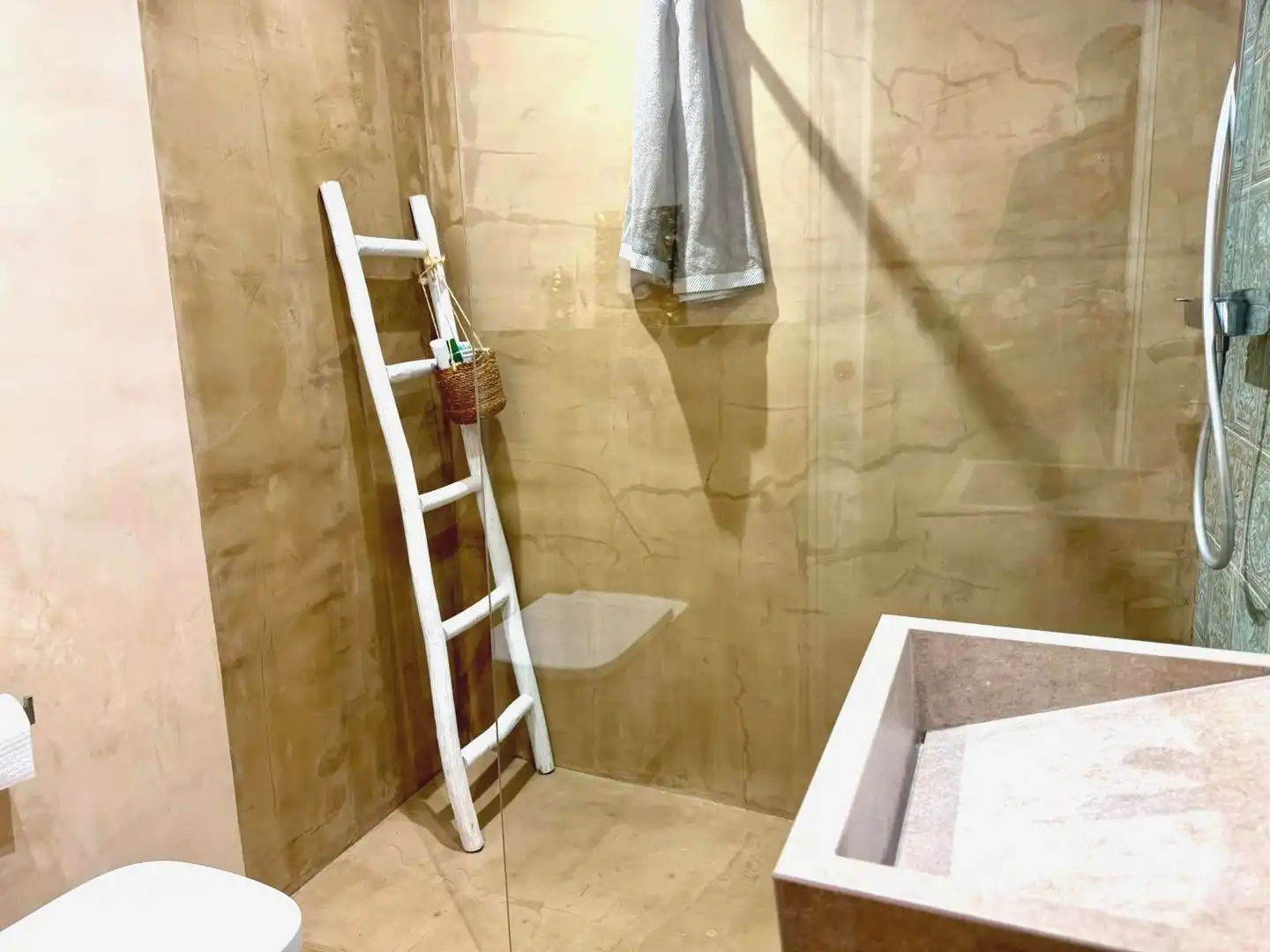 Baño de Finca rústica en venta en Ojén con Aire acondicionado, Terraza y Trastero