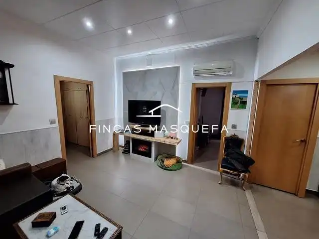 Sala de estar de Piso en venta en L'Hospitalet de Llobregat con Aire acondicionado, Calefacción y Trastero