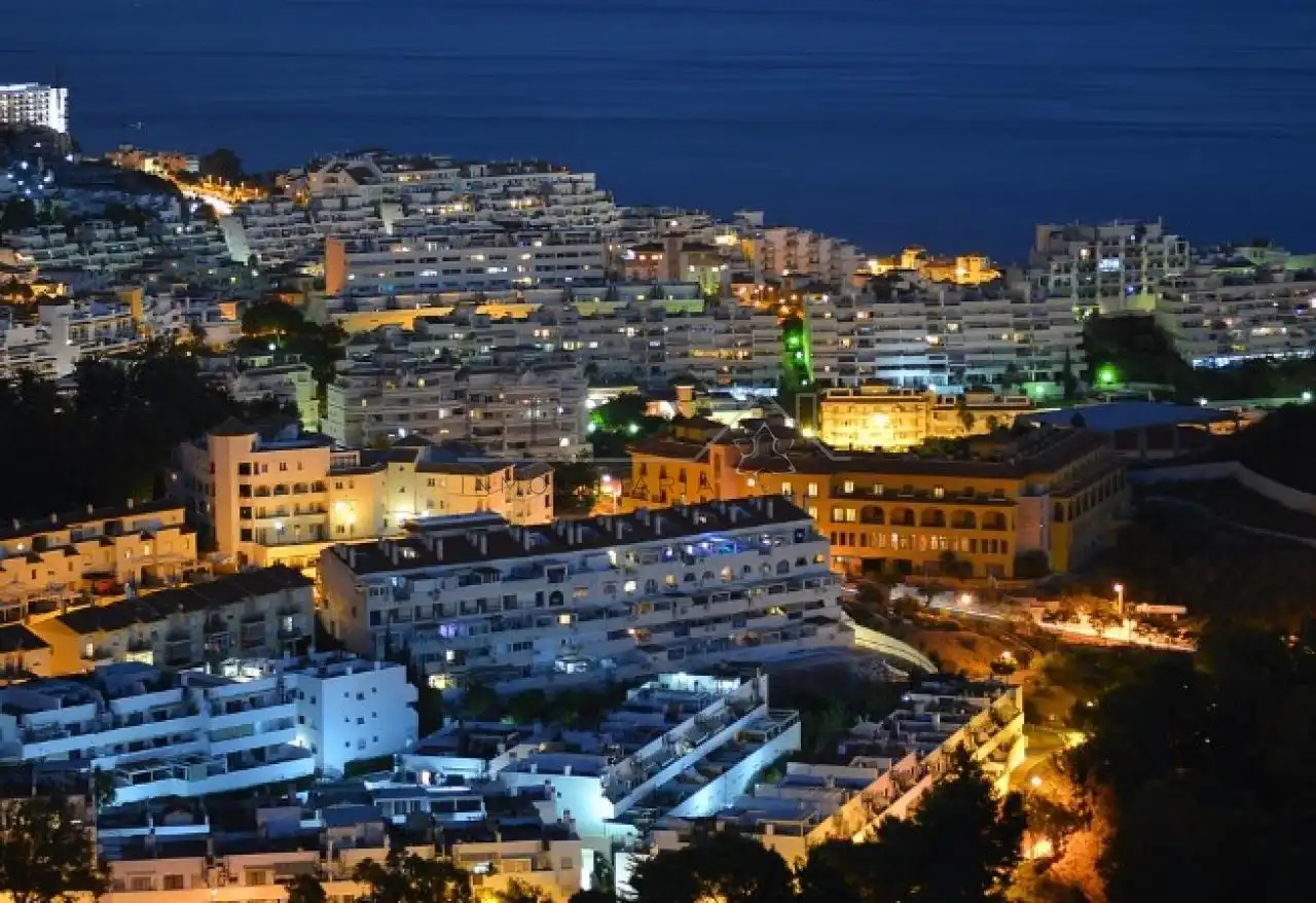Vista exterior de Planta baixa en venda en Benalmádena amb Aire condicionat, Calefacció i Piscina