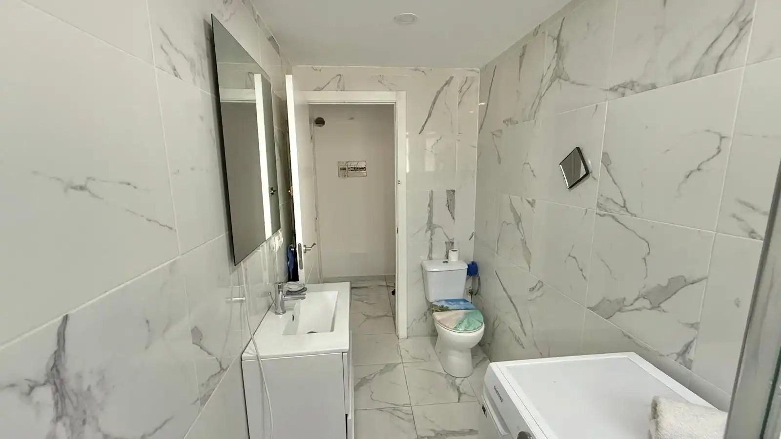 Bathroom of Flat for sale in Benalmádena  with Air Conditioner and Terrace