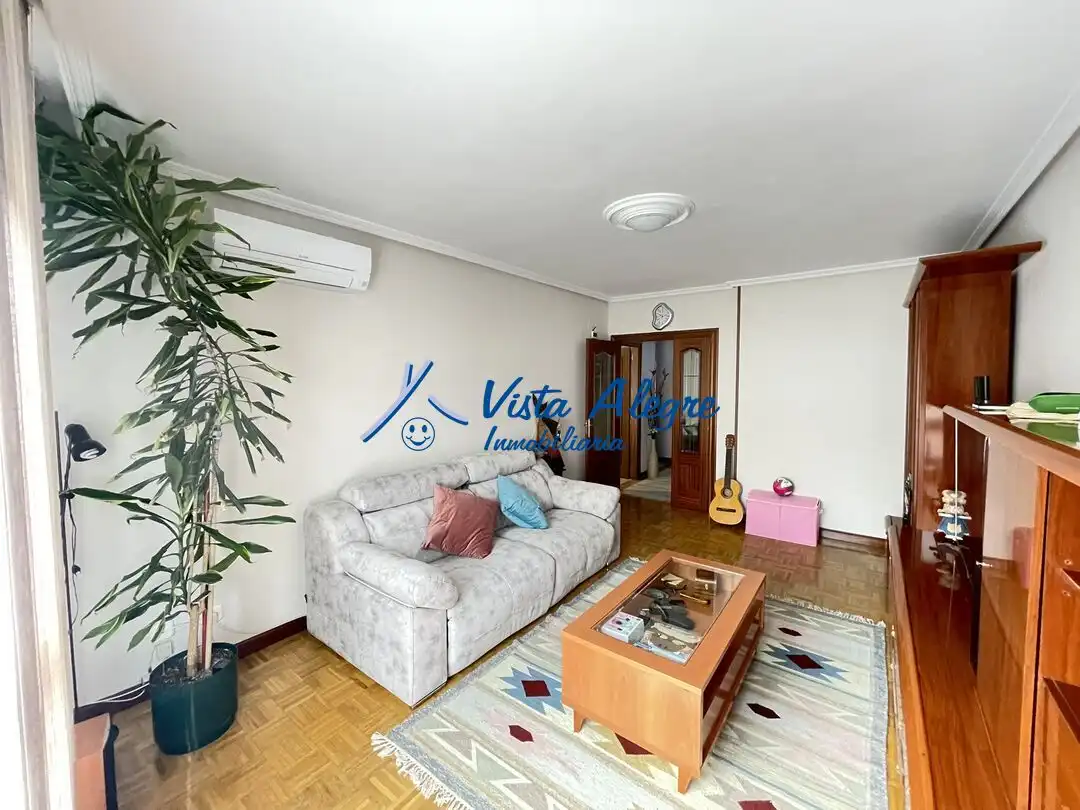 Sala de estar de Piso en venta en Haro con Calefacción, Parquet y Terraza