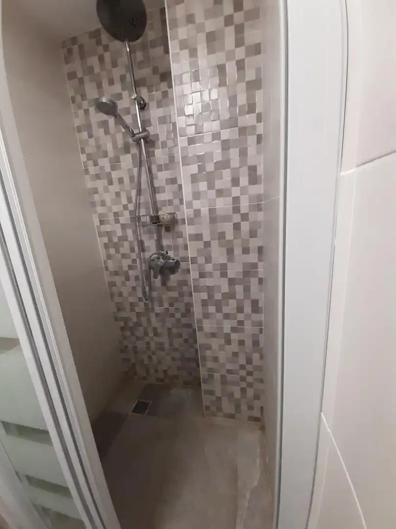 Baño de Piso para compartir en Teruel con Calefacción, Parquet y Amueblado