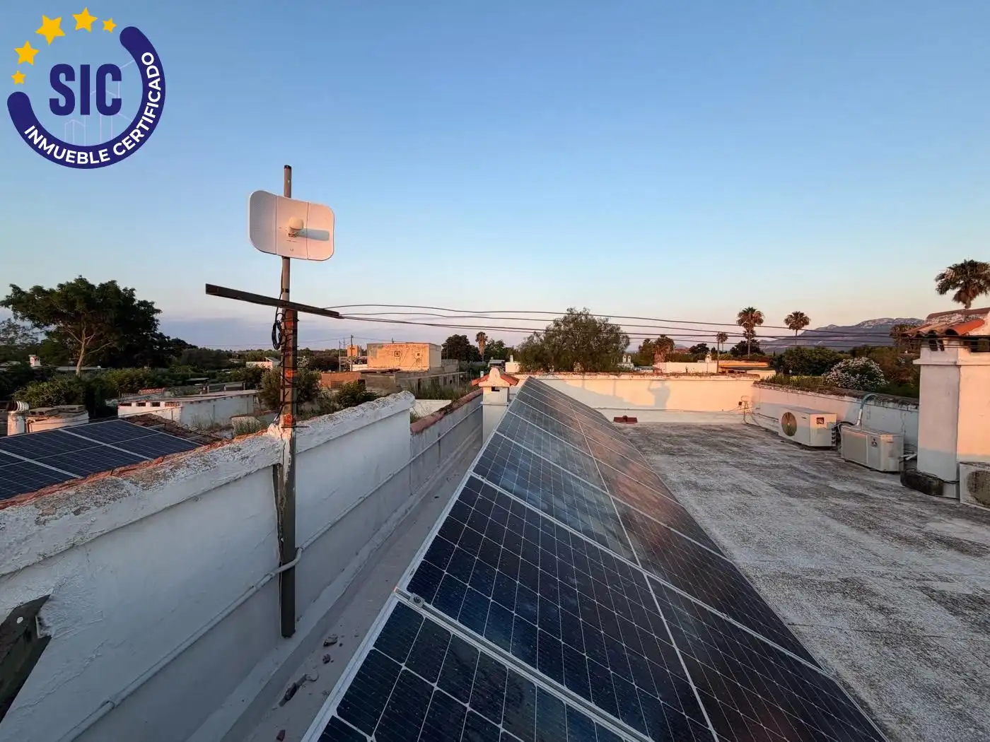 Vista exterior de Casa o xalet en venda en Oliva amb Aire condicionat, Jardí privat i Terrassa