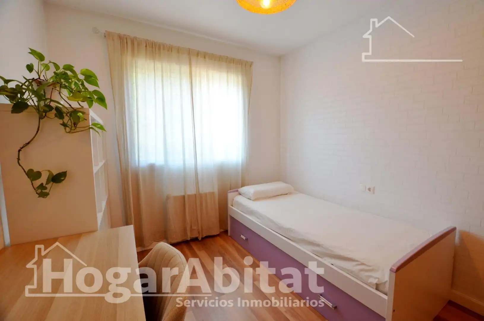 Dormitori de Casa adosada en venda en San Vicente del Raspeig / Sant Vicent del Raspeig amb Aire condicionat, Calefacció i Jardí privat