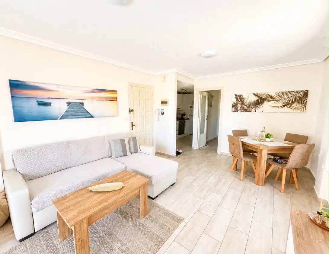 Sala d'estar de Apartament de lloguer en Torrevieja amb Aire condicionat, Calefacció i Moblat