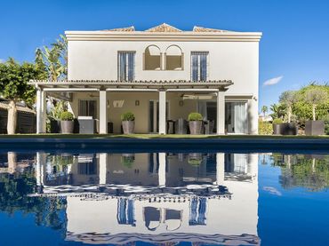 Xalet amb piscina en venda a Nueva Andalucía