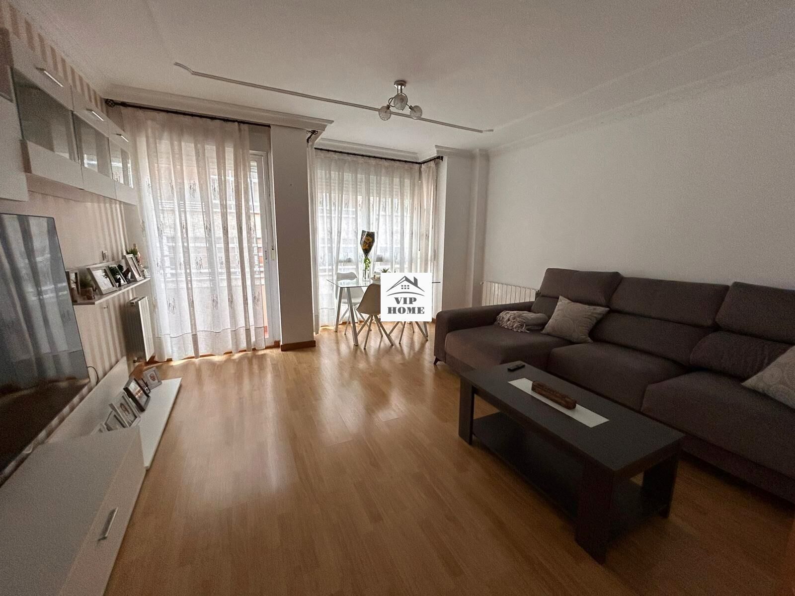 Sala d'estar de Pis en venda en  Albacete Capital amb Calefacció, Parquet i Balcó