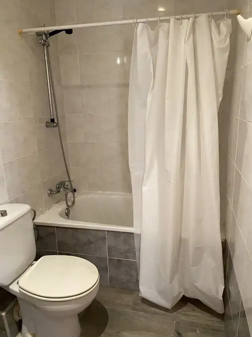 Badezimmer von Erdgeschoss zur Miete in Canet d'En Berenguer mit Klimaanlage und Balkon