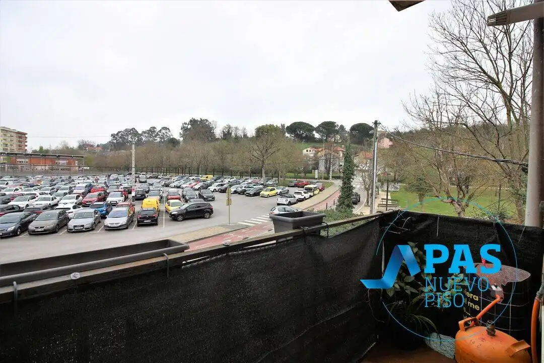 Parking de Piso en venta en Torrelavega  con Terraza y Balcón