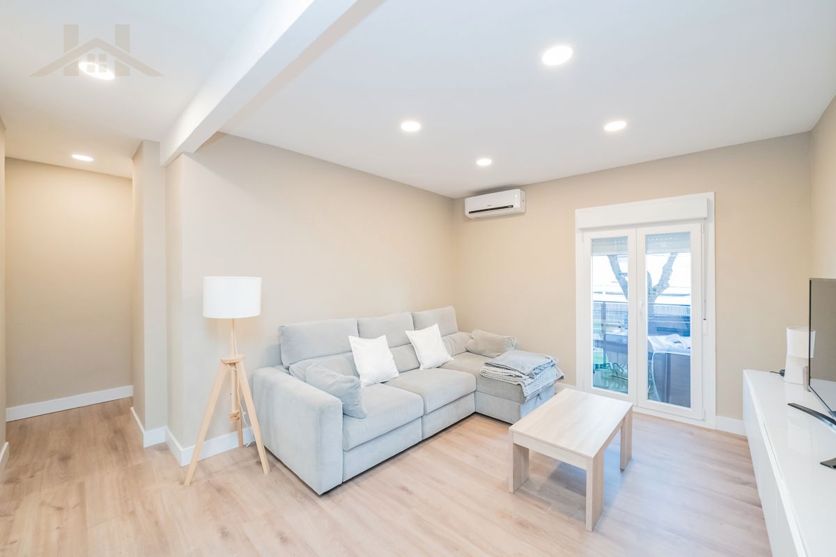 Living room of Flat for sale in Villaviciosa de Odón  with Air Conditioner and Heating