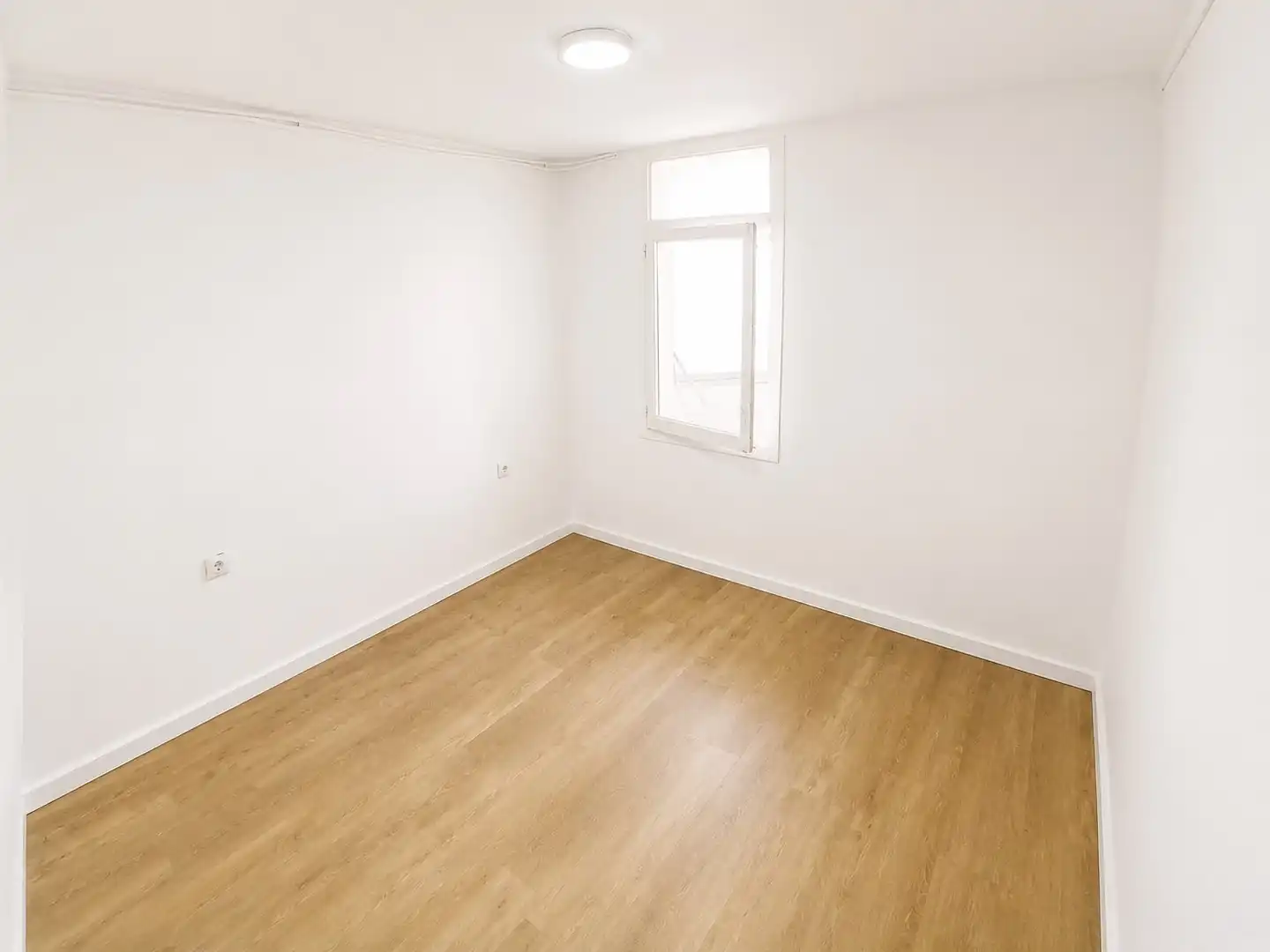 Bedroom of Flat for sale in Santa Coloma de Gramenet  with Balcony