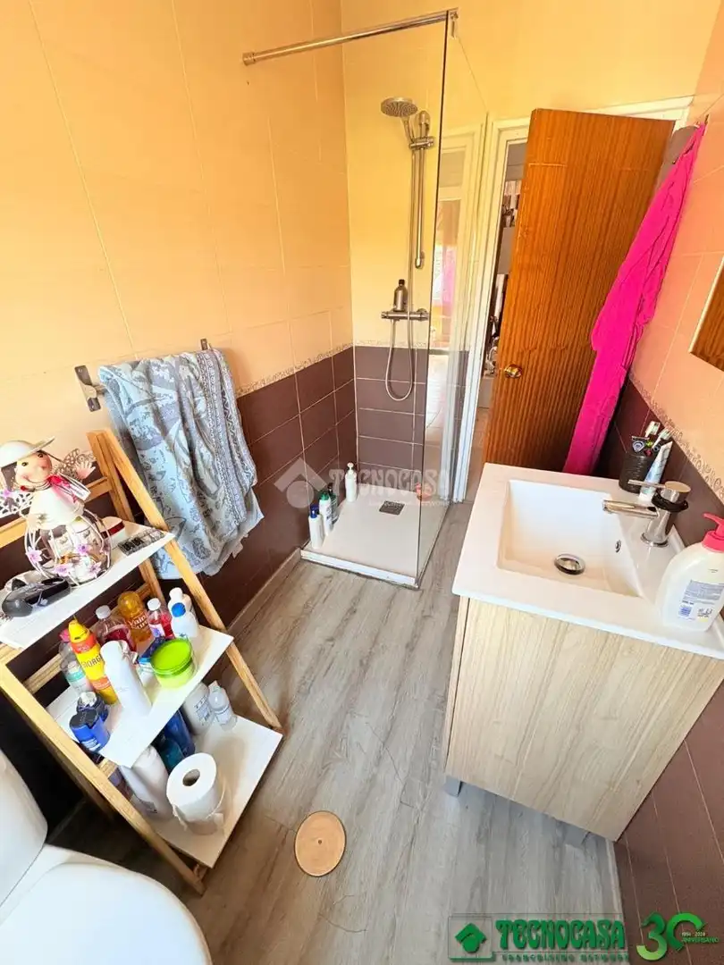 Badezimmer von Wohnung zum Verkauf in Arenas de San Pedro mit Klimaanlage und Heizung