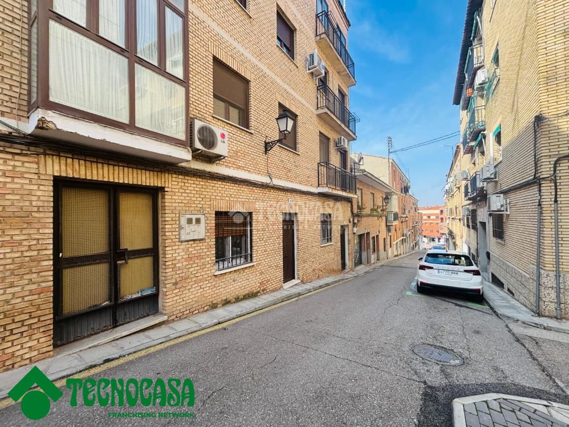 Vista exterior de Pis en venda en  Toledo Capital amb Aire condicionat i Jardí privat