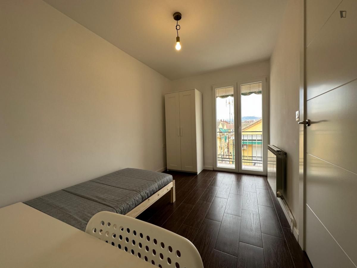 Dormitori de Apartament per a compartir en  Granada Capital amb Moblat, Forn i Rentadora