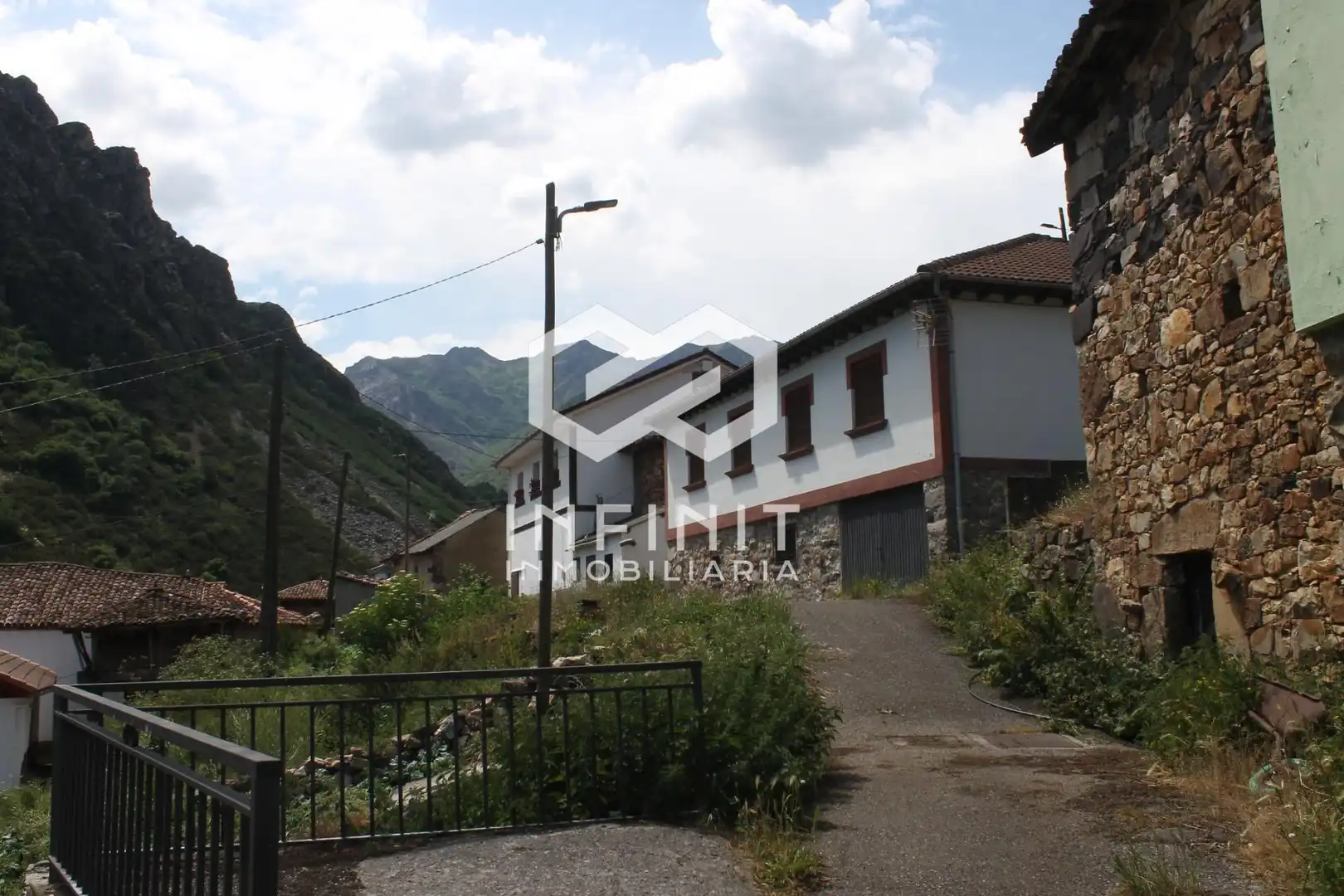 Vista exterior de Casa o chalet en venta en Somiedo con Calefacción, Jardín privado y Trastero