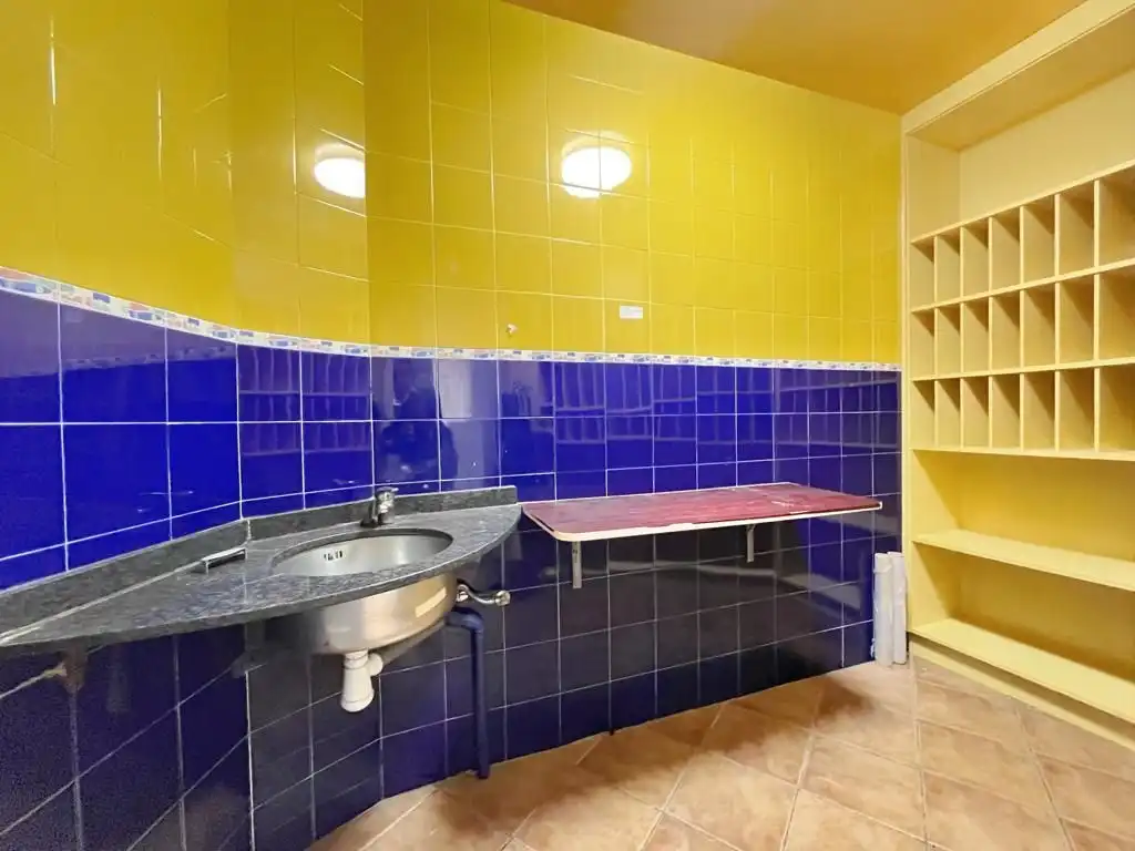 Bathroom of Commercial properties for sale in Terrassa  with Air Conditioner and Parquet flooring