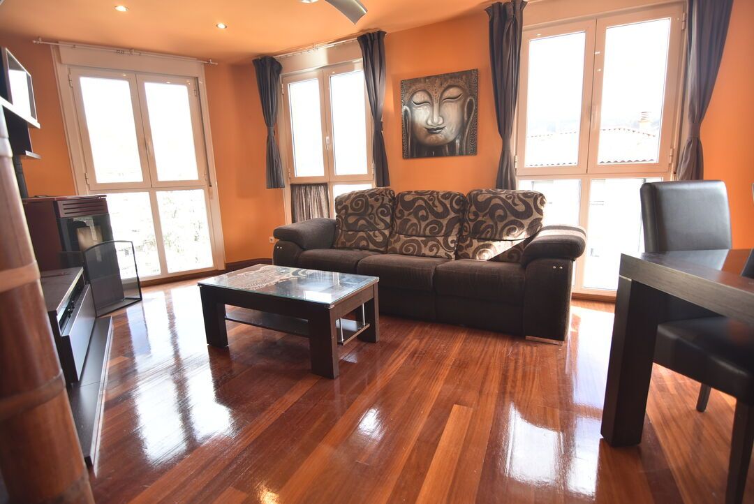 Sala d'estar de Dúplex en venda en Eibar amb Calefacció i Moblat