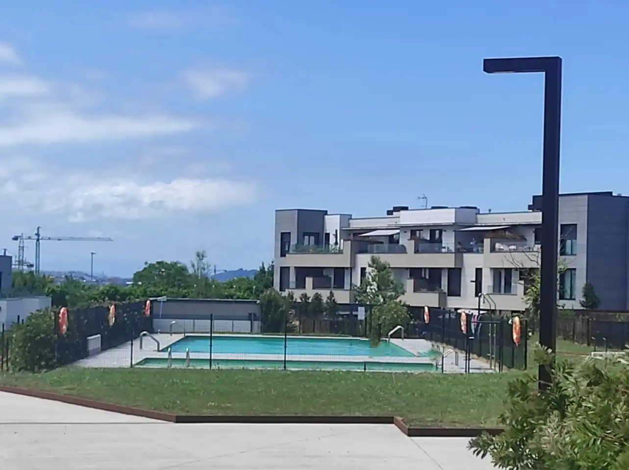 Piscina de Planta baja de alquiler en Santander con Calefacción, Jardín privado y Parquet