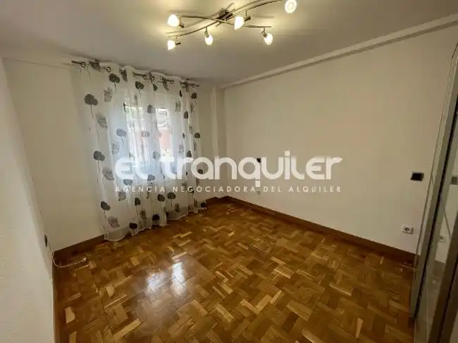 Bedroom of Flat for rent in Madrid  with Air Conditioner, Parquet flooring and Terrace