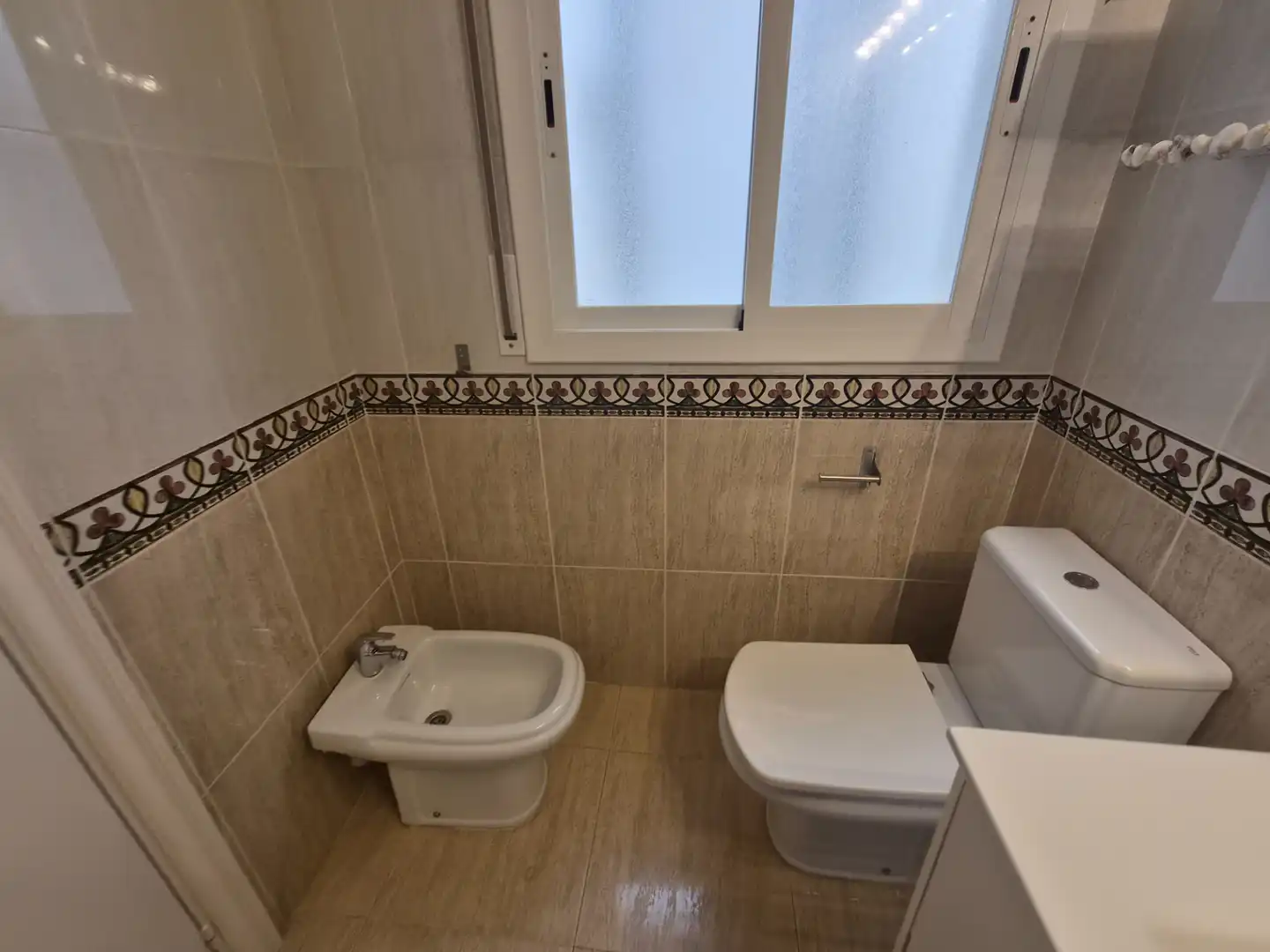 Baño de Piso en venta en Roda de Berà con Terraza, Horno y Balcón