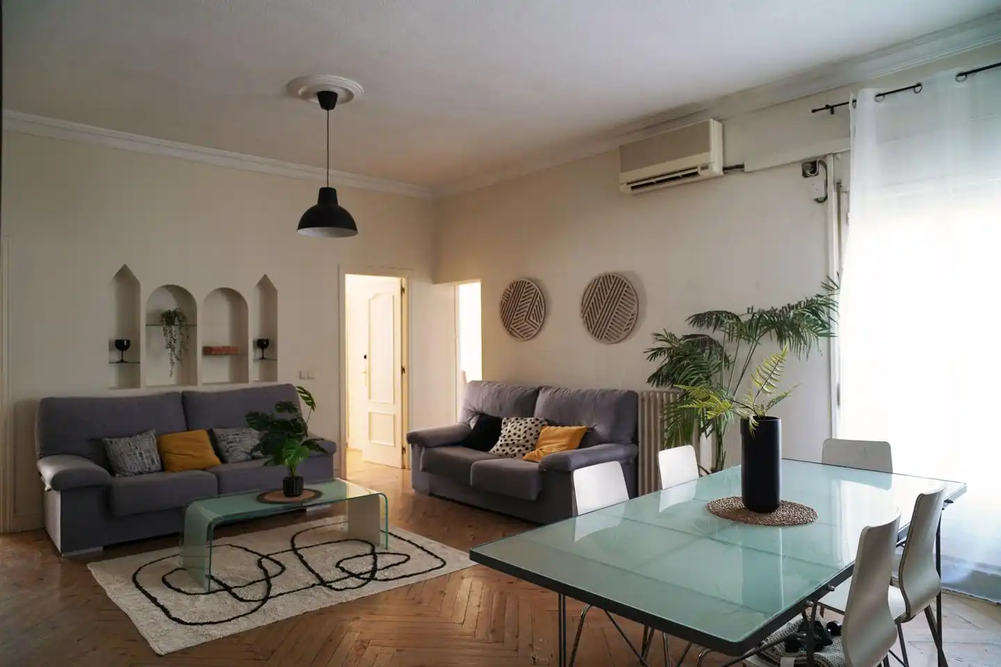 Sala de estar de Apartamento de alquiler en Madrid con Aire acondicionado, Calefacción y Parquet