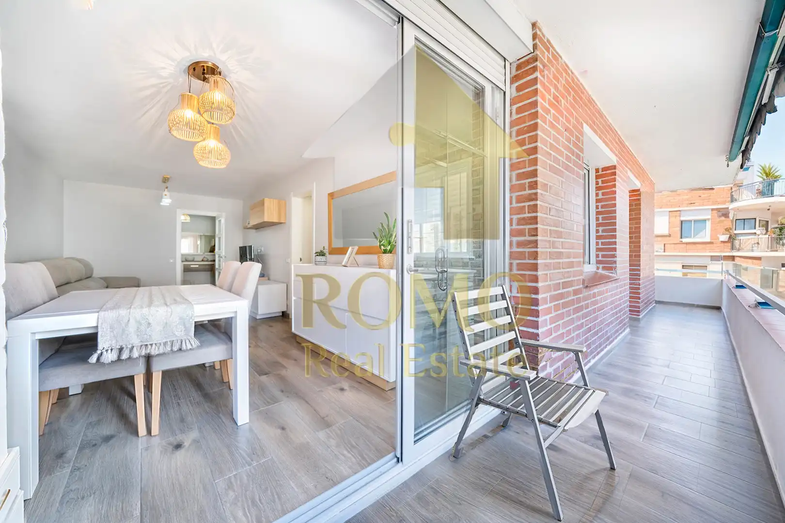 Vista exterior de Piso en venta en Santa Perpètua de Mogoda con Calefacción y Balcón