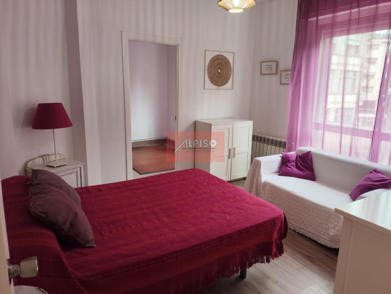 Dormitori de Pis en venda en Ourense Capital  amb Calefacció i Moblat