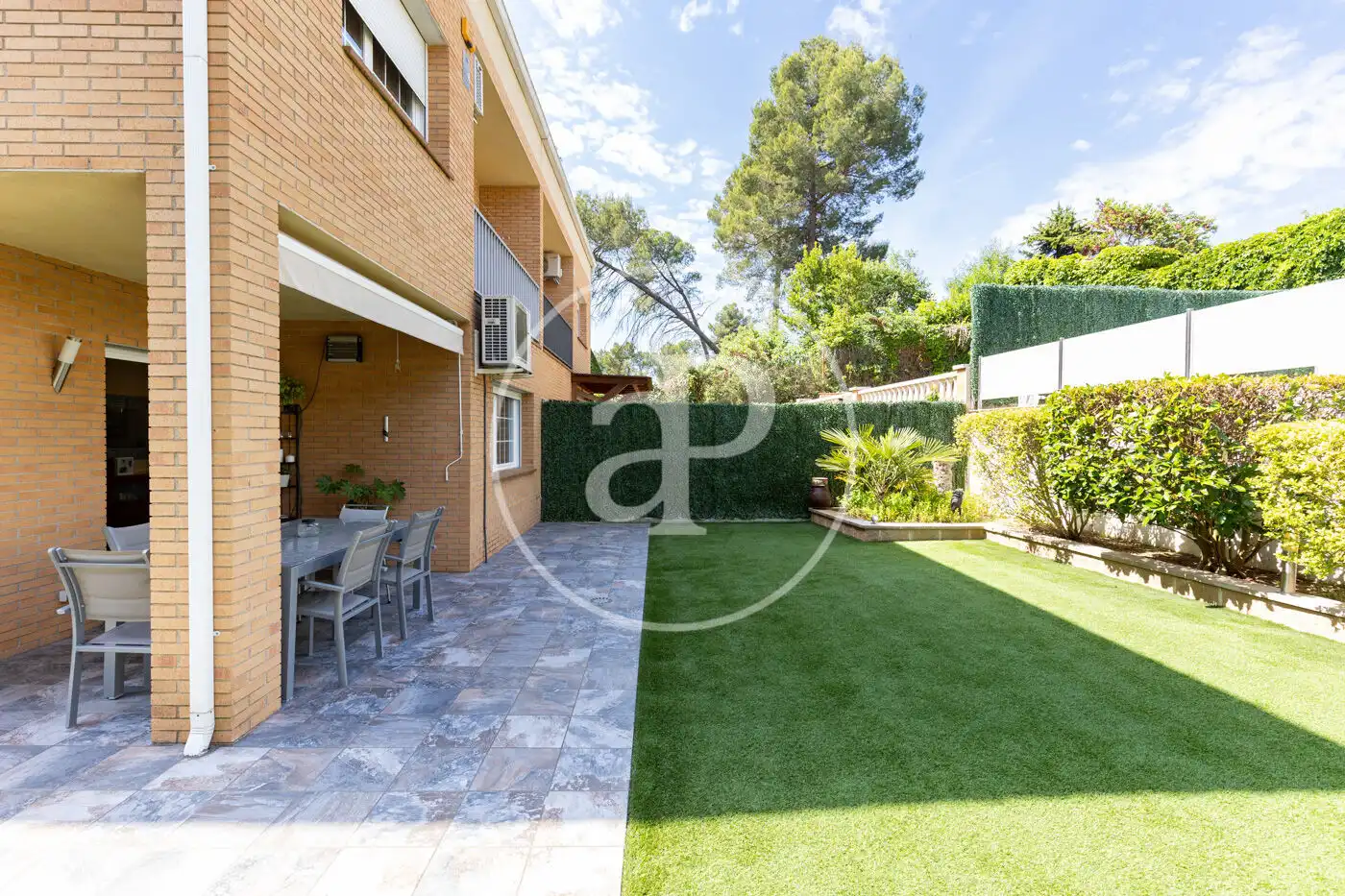 Garten von Einfamilien-Reihenhaus zum Verkauf in Sant Quirze del Vallès mit Klimaanlage, Heizung und Privatgarten