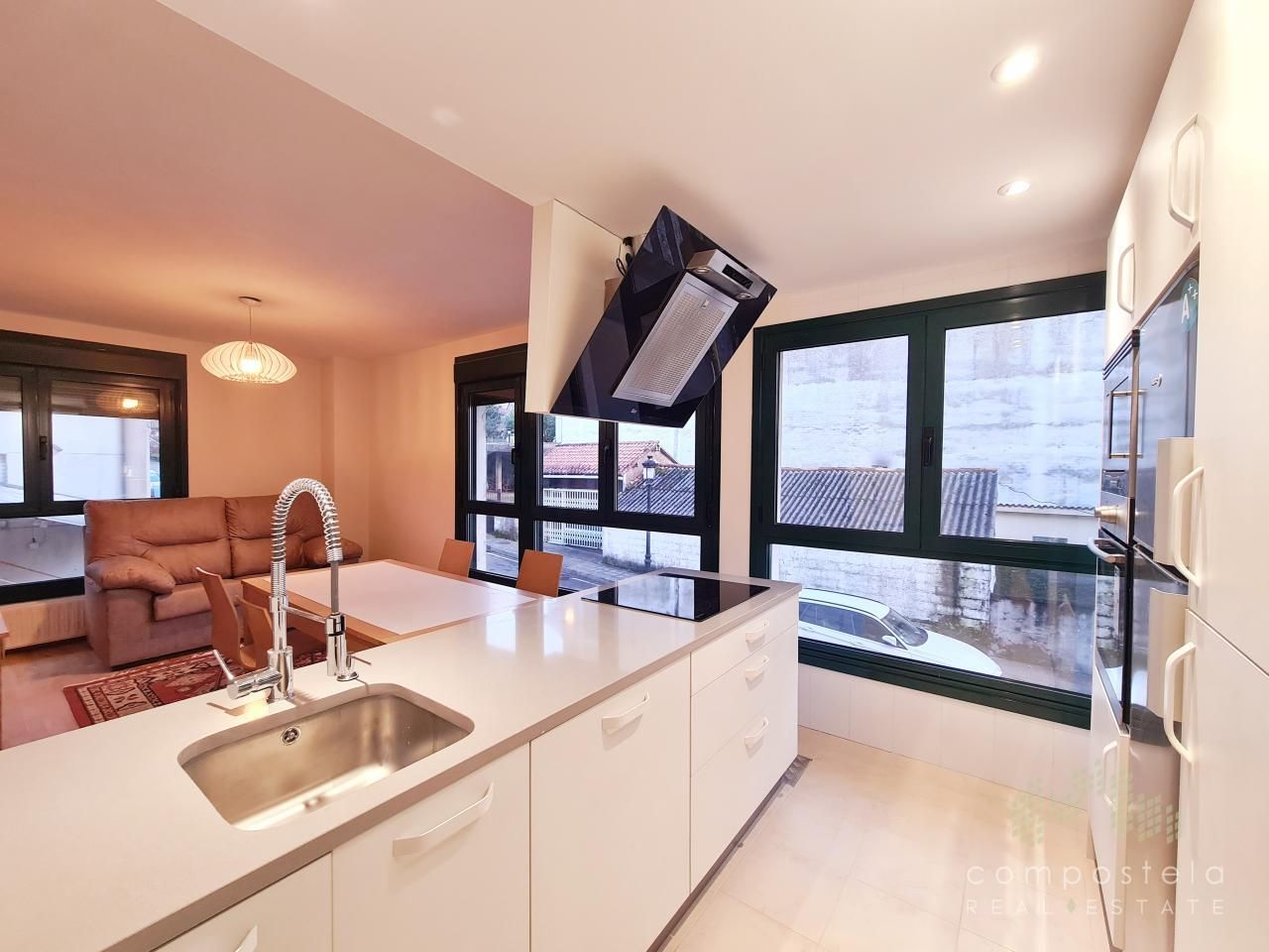Cocina de Piso en venta en Boqueixón con Calefacción, Trastero y Amueblado