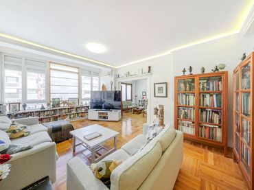 Piso con ascensor en venta en Pl. del Conde del Valle de Súchil