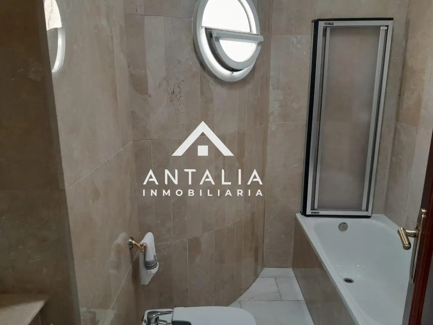 Bany de Casa o xalet en venda en Cáceres amb Aire condicionat, Calefacció i Terrassa
