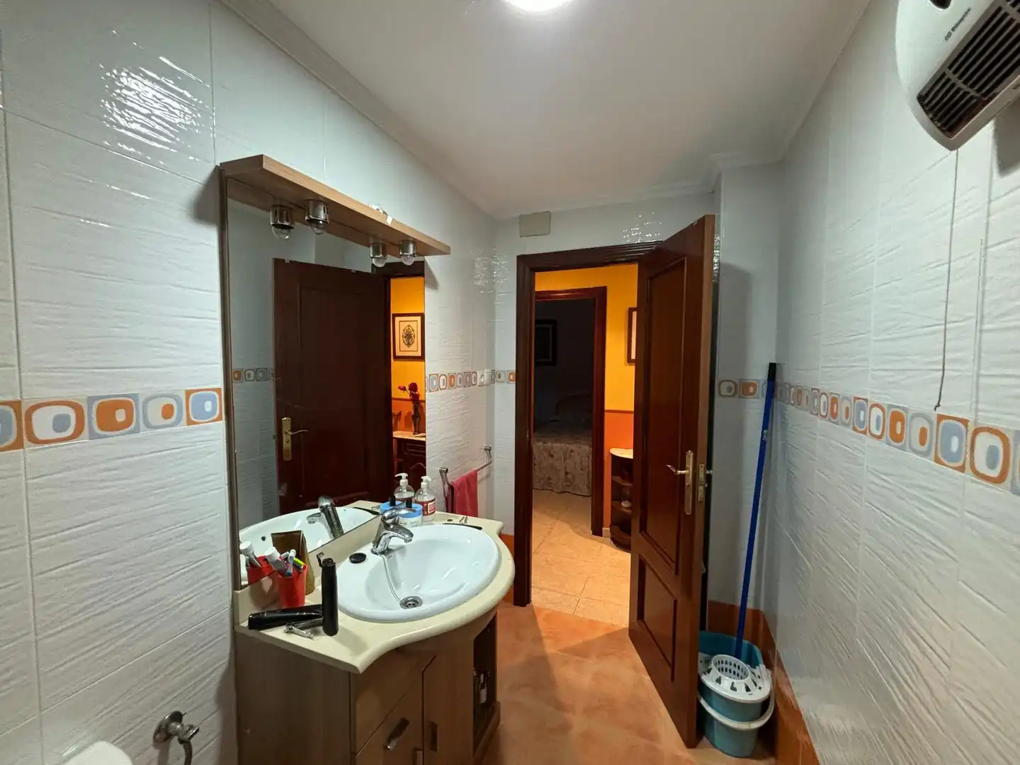 Badezimmer von Wohnung zum Verkauf in Zuera mit Klimaanlage, Heizung und Privatgarten