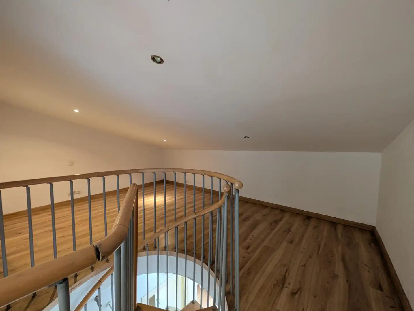 Dúplex en venta en Sant Vicenç Dels Horts con Aire acondicionado, Calefacción y Terraza