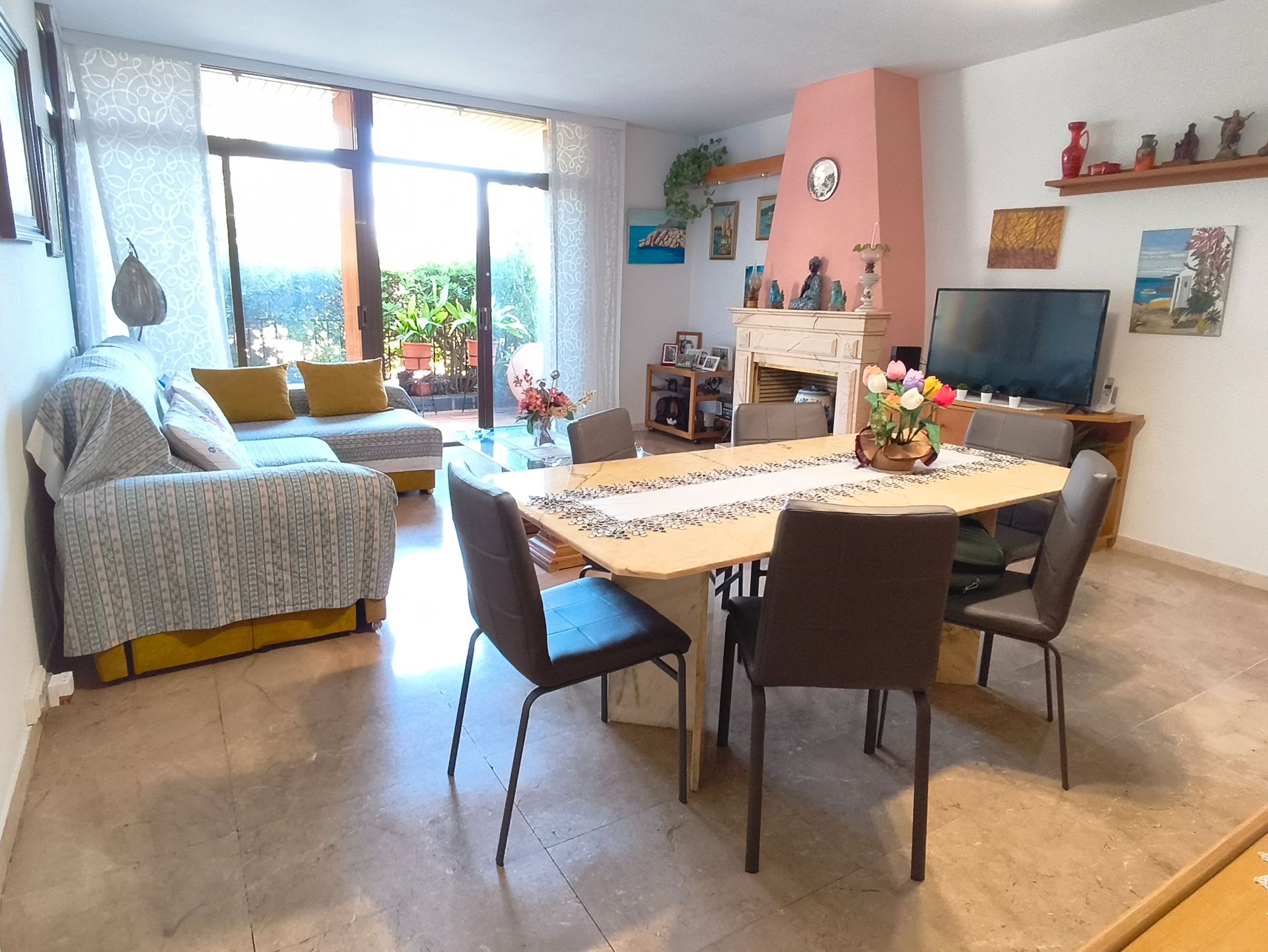 Sala d'estar de Planta baixa en venda en Torrelles de Llobregat amb Calefacció, Jardí privat i Terrassa