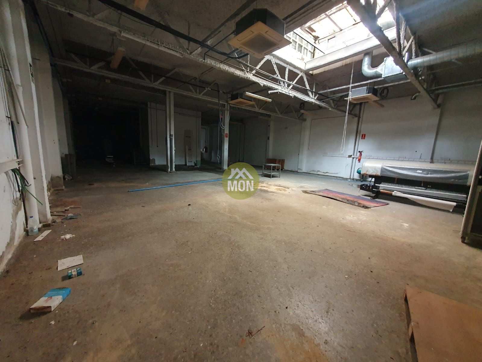 Premises for sale in  Valencia Capital  with Air Conditioner and Internet