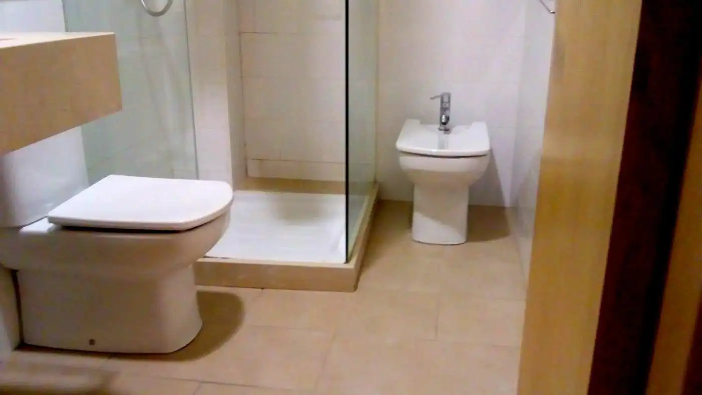 Baño de Piso de alquiler en Elche / Elx con Aire acondicionado, Parquet y Trastero