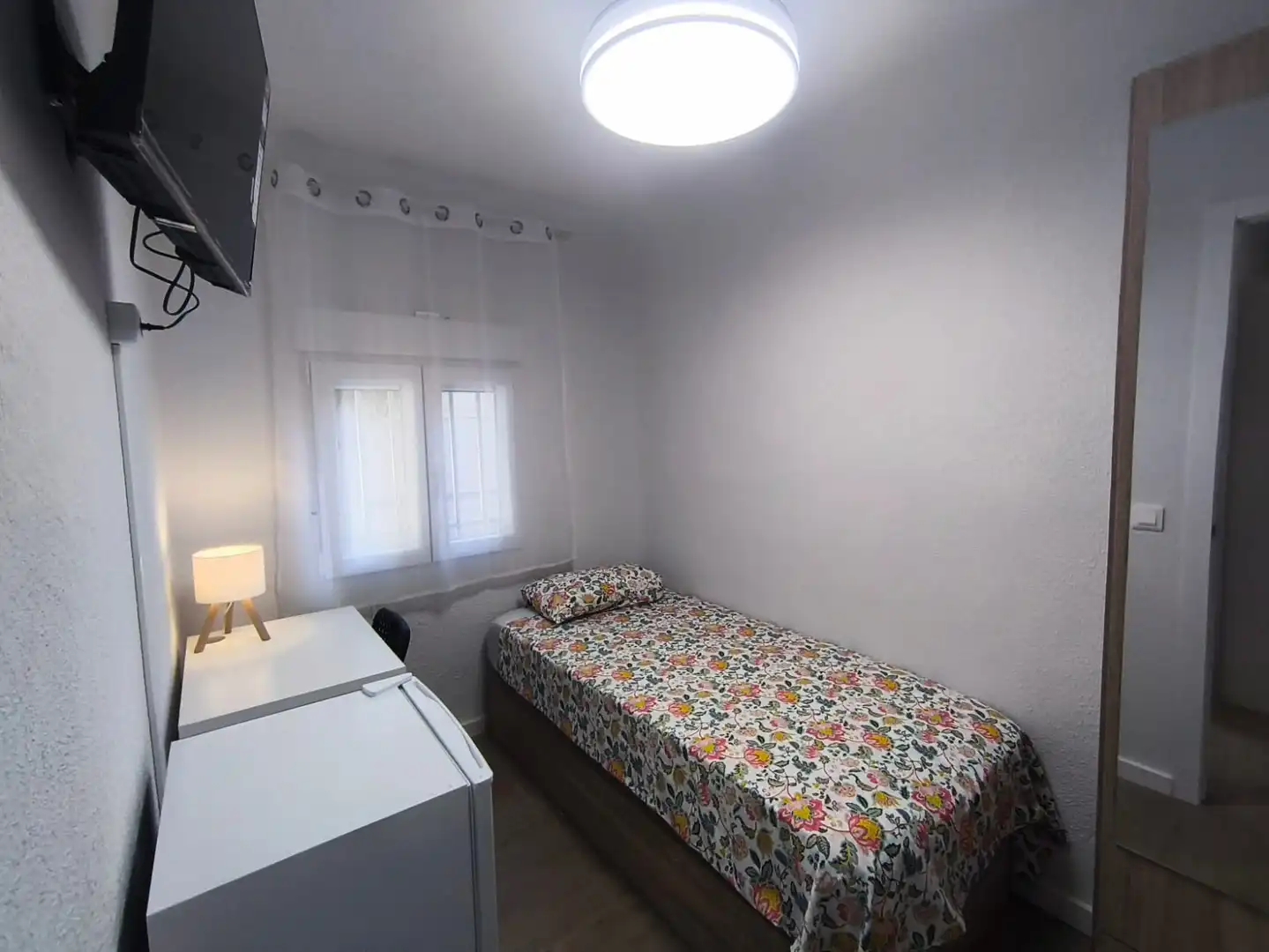 Bedroom of Flat for share in Madrid  with Heating, Furnished and Washing machine