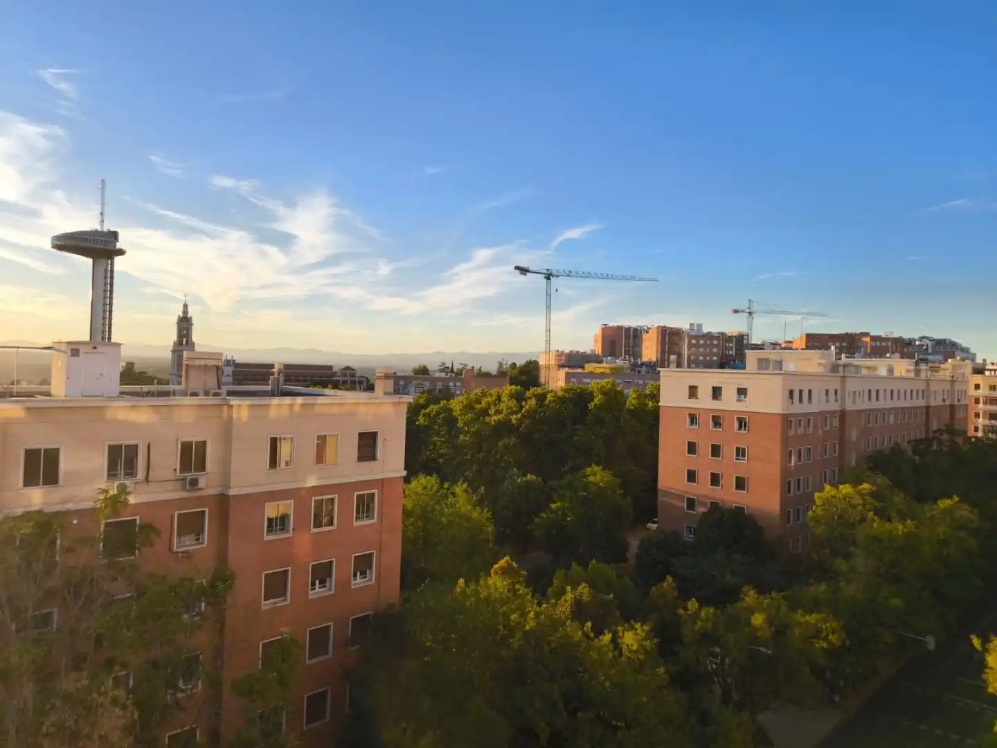 Außenansicht von Dachboden zur Miete in  Madrid Capital mit Klimaanlage, Terrasse und Balkon