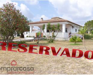 Vista exterior de Casa o xalet en venda en Torrent amb Aire condicionat, Jardí privat i Terrassa