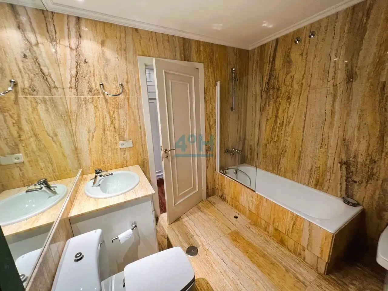 Badezimmer von Country house zum Verkauf in San Cibrao das Viñas mit Heizung, Privatgarten und Terrasse